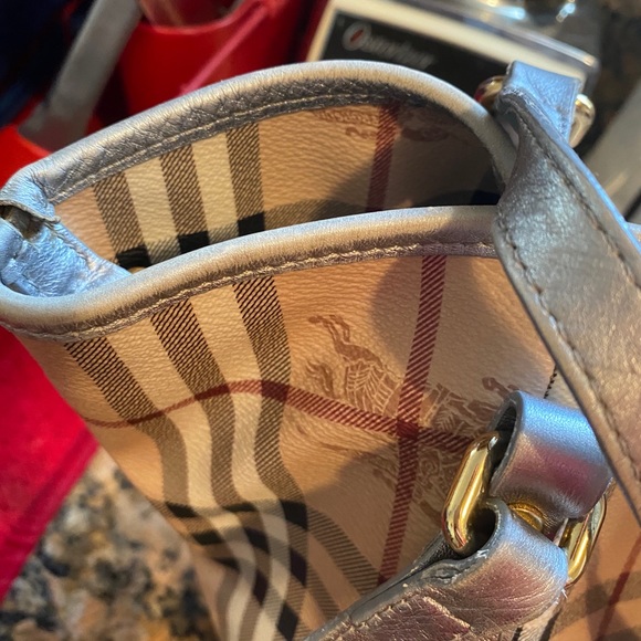 Burberry purse. authentic. - Picture 3 of 9